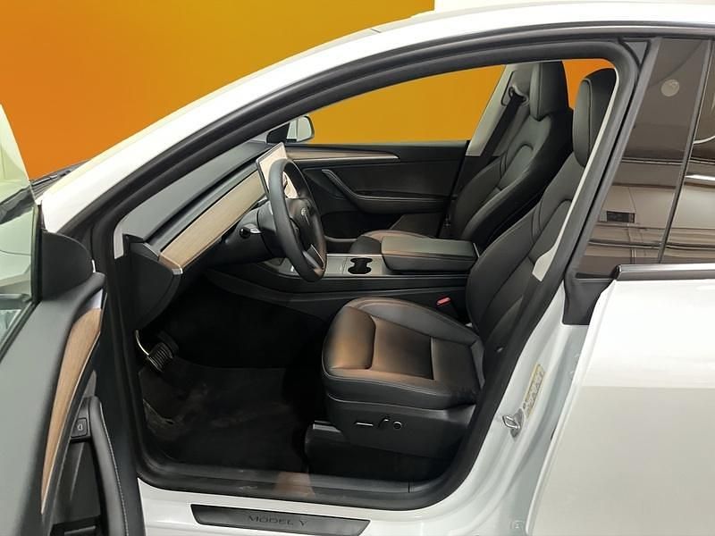 Käytetty Tesla Model Y 378 kW (514 HP) 2023 Valkoinen Katumaasturi