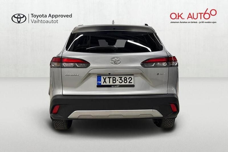 Käytetty Toyota Corolla Cross Edition 197 HP (144 kW) 2024 Metallic silver (1l0 Katumaasturi