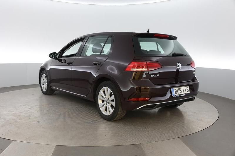 Käytetty VW Golf VII Comfortline 110 HP (80 kW) 2017 Viistoperä