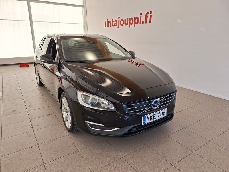 Musta Käytetty 2016 Volvo V60 Summum Farmari | 20 800 € (Supertarjous) - Kuva 1/4