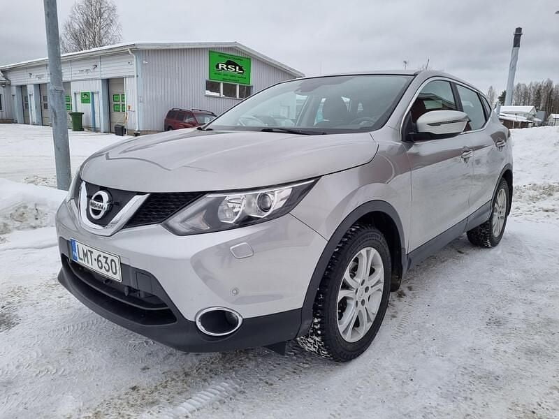 Käytetty Nissan Qashqai Acenta 116 HP (85 kW) 2015 Katumaasturi