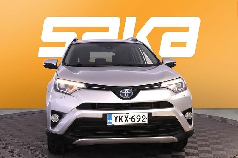 Käytetty Toyota RAV4 Hybrid Premium 155 HP (114 kW) 2016 Katumaasturi
