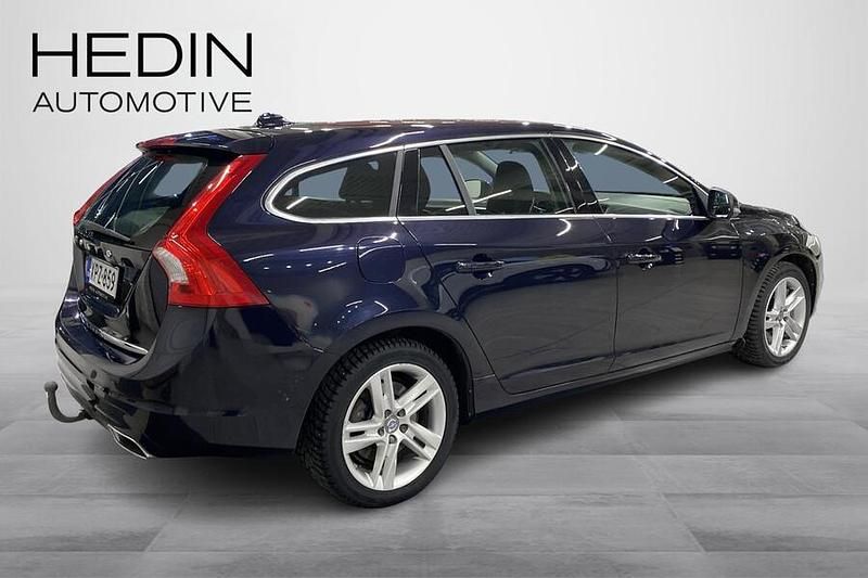 Käytetty Volvo V60 Summum 215 HP (158 kW) 2015 Sininen Farmari