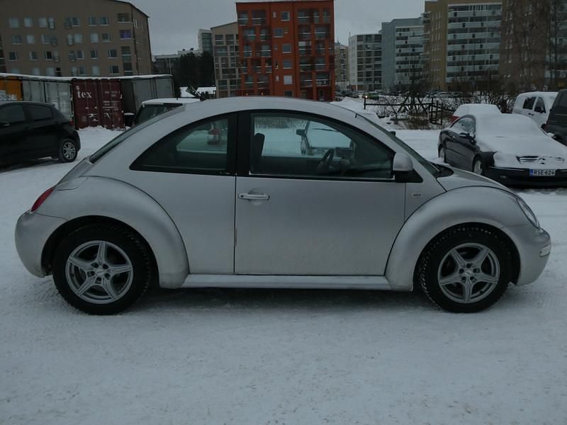 Käytetty VW New Beetle 116 HP (85 kW) 2000 Harmaa Viistoperä