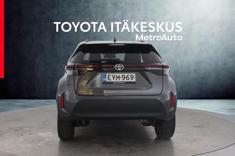 Käytetty Toyota Yaris Cross 116 HP (85 kW) 2024 Harmaa Katumaasturi