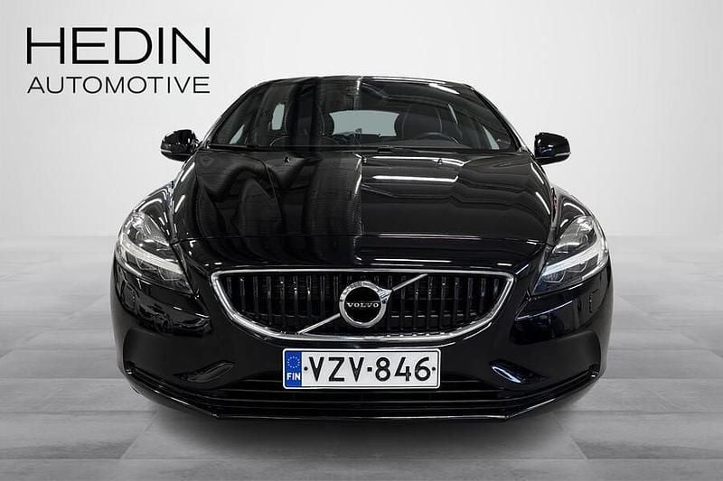 Käytetty Volvo V40 Business Edition 122 HP (89 kW) 2018 Musta Viistoperä