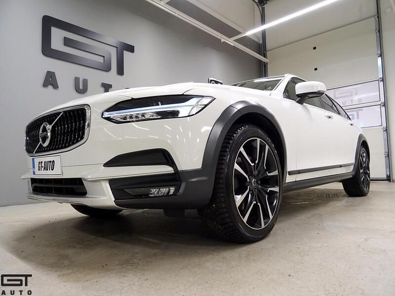 Käytetty Volvo V90 CC Pro 235 HP (172 kW) 2019 Farmari