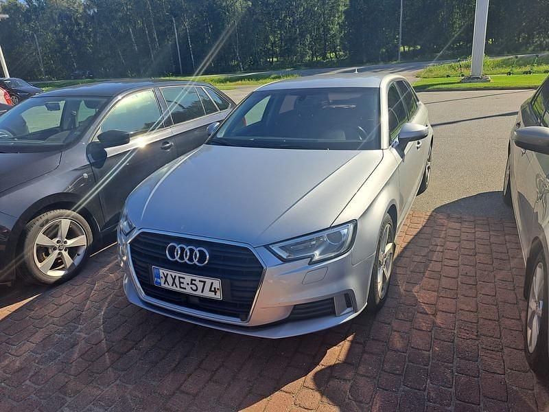 Hopea Käytetty 2017 Audi A3 Sportback Sport Viistoperä | 16 900 € (Hieman kallis) - Kuva 1/2