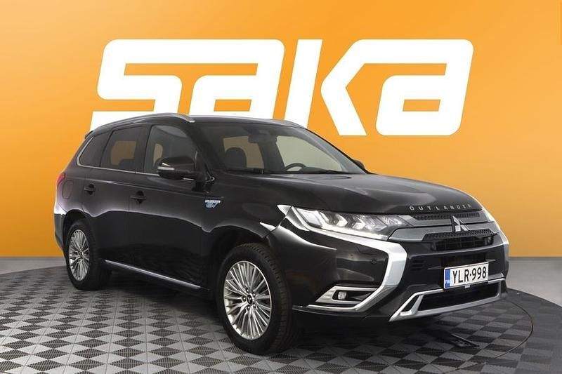 Käytetty Mitsubishi Outlander P-HEV Instyle 163 HP (119 kW) 2019 Katumaasturi