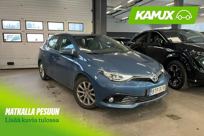 Sininen Käytetty 2015 Toyota Auris Multidrive S Sedan | 13 990 € (Perustarjous) - Kuva 1/3