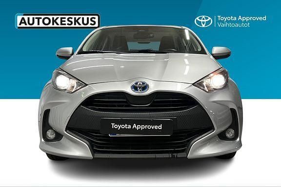 Käytetty Toyota Yaris Active 114 HP (83 kW) 2024 Hopea Viistoperä