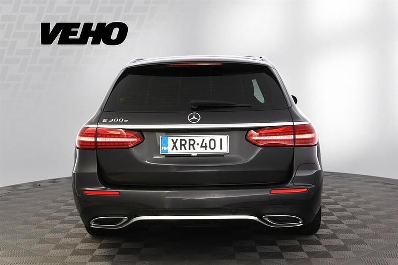 Käytetty Mercedes E300 Avantgarde 211 HP (155 kW) 2021 Farmari