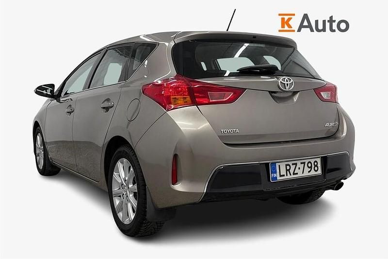 Käytetty Toyota Auris Active 132 HP (97 kW) 2013 Ruskea Viistoperä