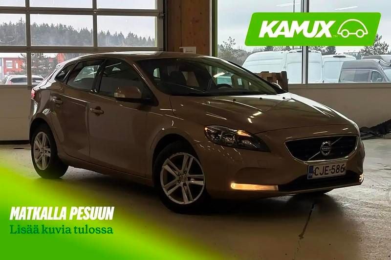 Käytetty Volvo V40 Kinetic 114 HP (83 kW) 2014 Sedan