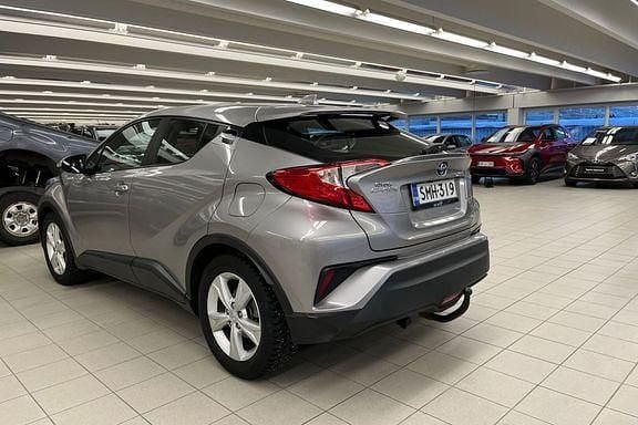 Käytetty Toyota C-HR Active 122 HP (89 kW) 2017 Hopea Katumaasturi