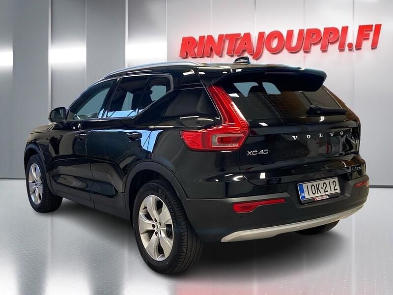 Käytetty Volvo XC40 Momentum 156 HP (114 kW) 2018 Katumaasturi