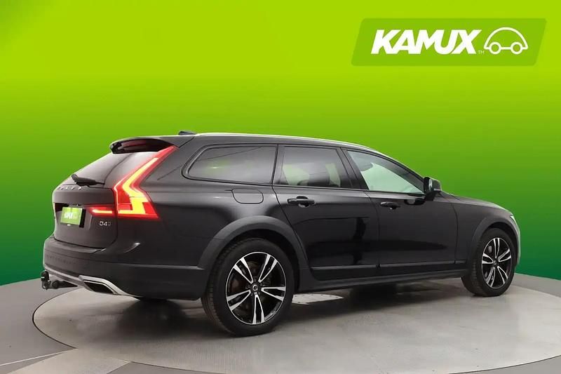 Käytetty Volvo V90 CC Pro 190 HP (139 kW) 2018 Musta Farmari