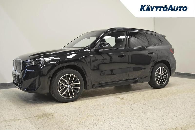 Uusi BMW iX1 M Sport 230 kW (313 HP) 2026 Saphir schwarz Katumaasturi