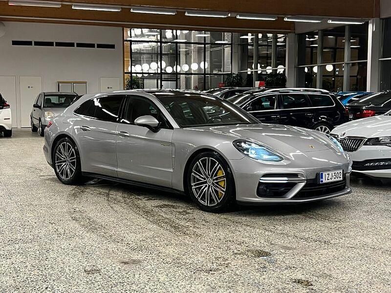 Harmaa Käytetty 2018 Porsche Panamera Sport Turismo Farmari | 74 800 € - Kuva 1/3