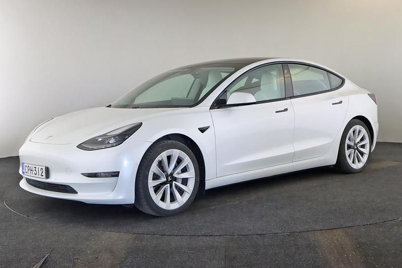 Valkoinen Käytetty 2021 Tesla Model 3 Long Range AWD Sedan | 31 900 € (Hieman kallis) - Kuva 1/4