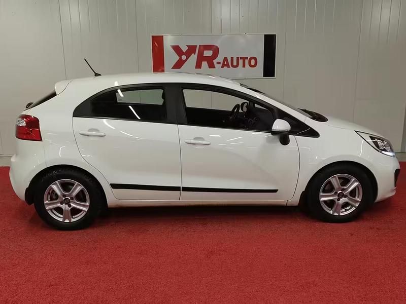 Käytetty Kia Rio EX 90 HP (66 kW) 2014 Viistoperä