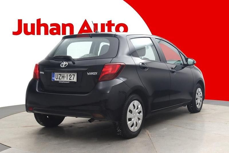 Käytetty Toyota Yaris Multidrive S 99 HP (72 kW) 2016 Musta Viistoperä