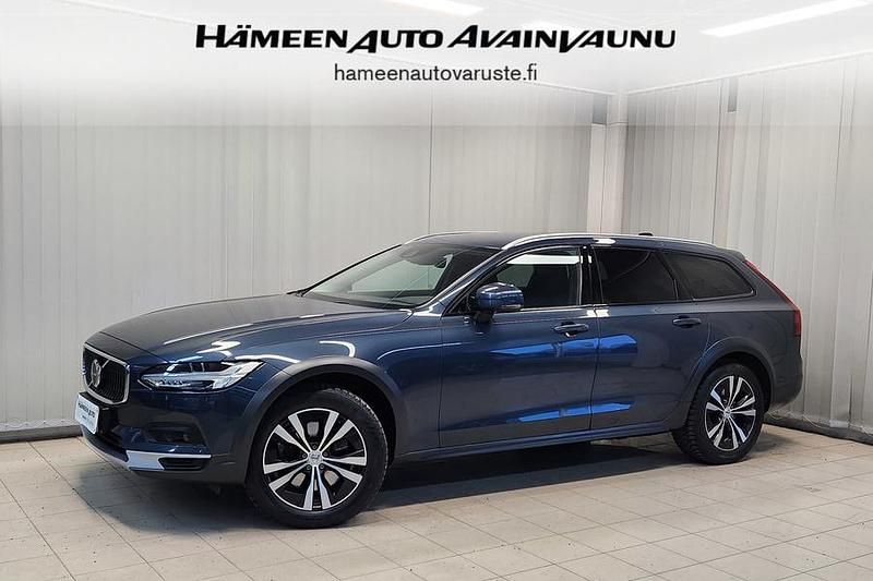 Käytetty Volvo V90 CC Pro 235 HP (172 kW) 2021 Sininen Farmari