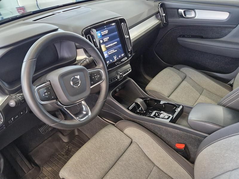 Käytetty Volvo XC40 Plus 211 HP (155 kW) 2023 Katumaasturi