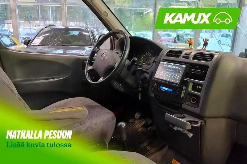 Käytetty Toyota HiAce 95 HP (69 kW) 2007 Punainen Van