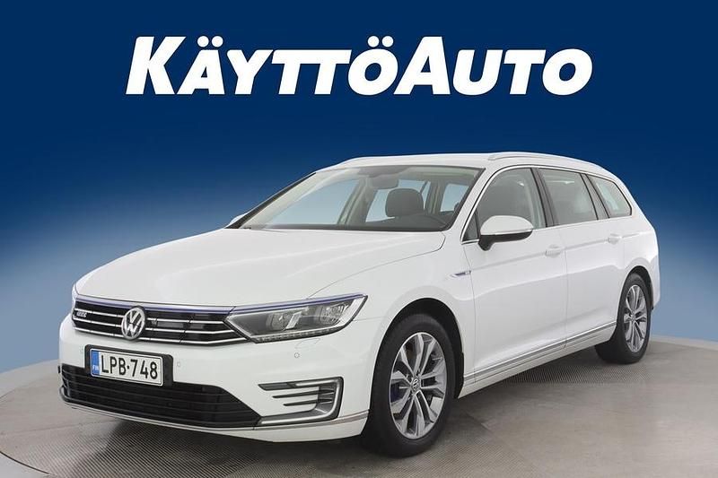 Valkoinen Käytetty 2017 VW Passat GTE Farmari | 13 400 € (Perustarjous) - Kuva 1/4