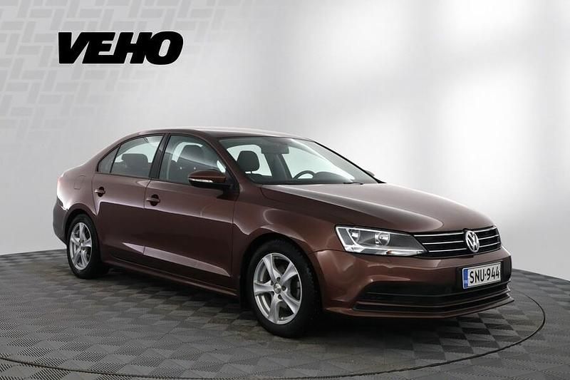 Käytetty VW Jetta Allstar 110 HP (80 kW) 2017 Ruskea Sedan