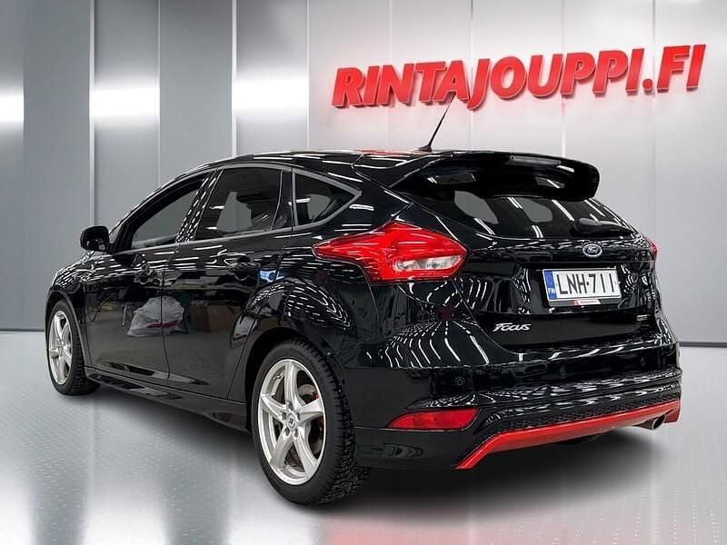 Käytetty Ford Focus 182 HP (133 kW) 2017 Musta Viistoperä