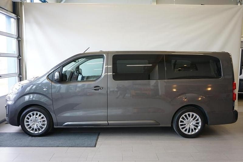 Käytetty Peugeot Traveller 177 HP (130 kW) 2021 Harmaa Tila-auto