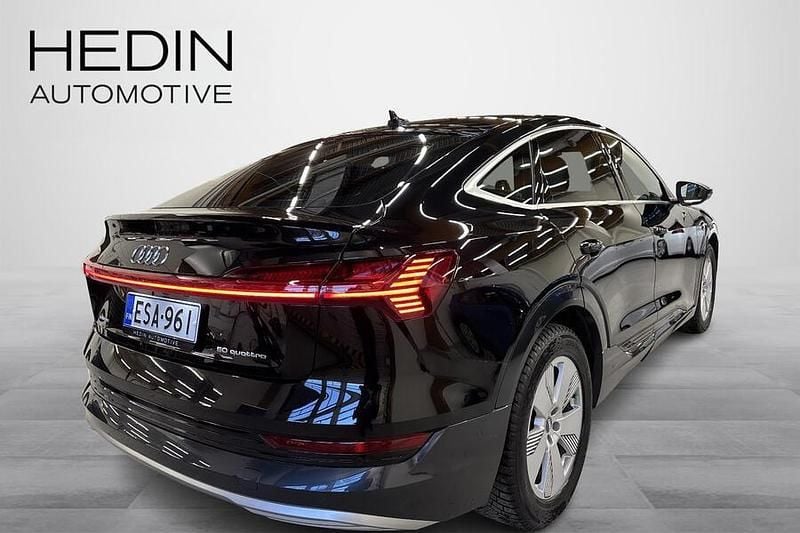 Käytetty Audi e-tron Sportback Advanced Plus 230 kW (313 HP) 2022 Musta Katumaasturi