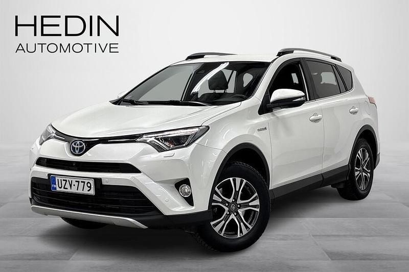 Käytetty Toyota RAV4 Hybrid Style 155 HP (114 kW) 2017 Valkoinen Katumaasturi