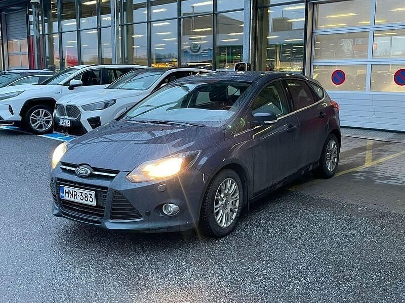 Sininen Käytetty 2013 Ford Focus Titanium Viistoperä | 6 990 € (Perustarjous) - Kuva 1/3