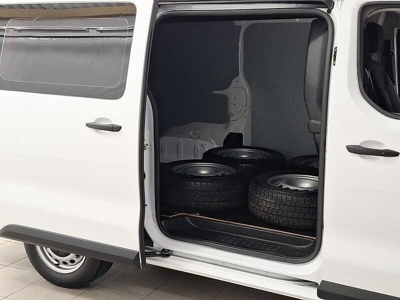 Käytetty Opel Vivaro Comfort 144 HP (105 kW) 2023 Valkoinen Tila-auto