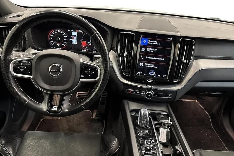 Käytetty Volvo XC60 R-Design 303 HP (222 kW) 2019 Valkoinen Katumaasturi
