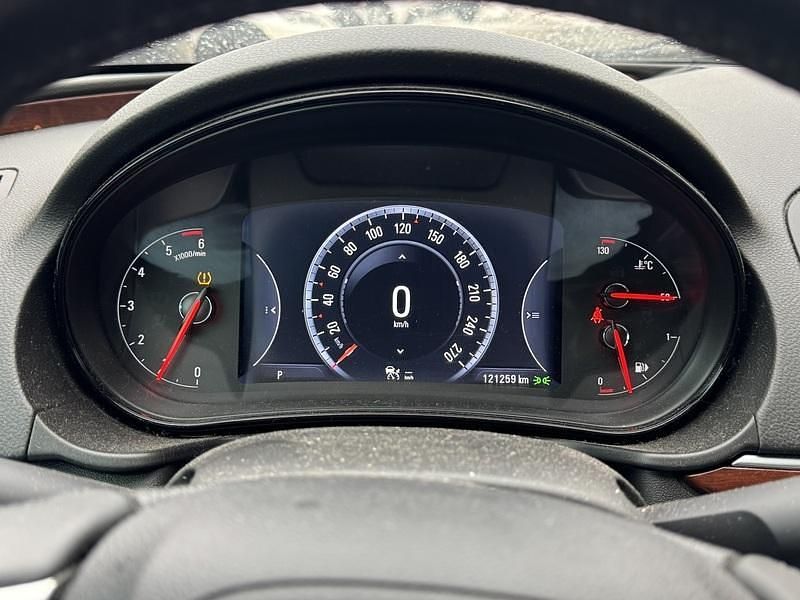 Käytetty Opel Insignia Edition 163 HP (119 kW) 2015 Ruskea Sedan