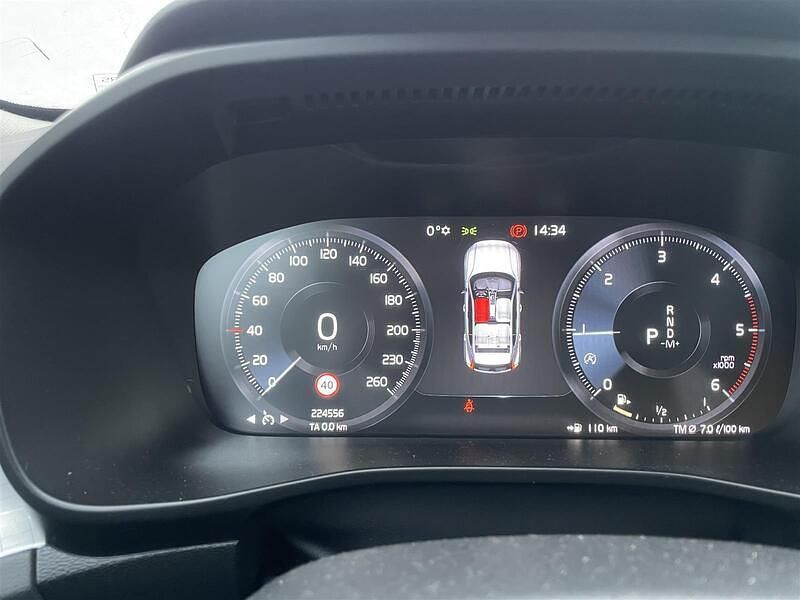 Käytetty Volvo XC40 Business Edition 190 HP (139 kW) 2019 Valkoinen Katumaasturi