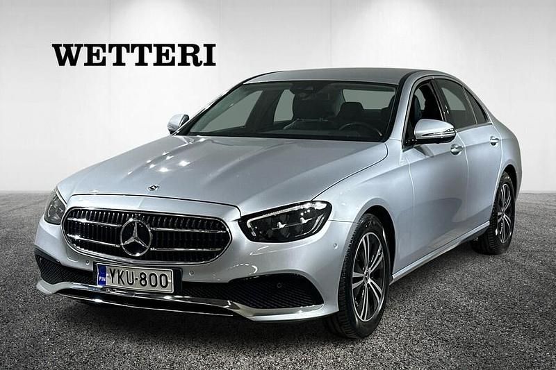 Harmaa Käytetty 2022 Mercedes E220 Edition Sedan | 44 990 € (Hieman kallis) - Kuva 1/4