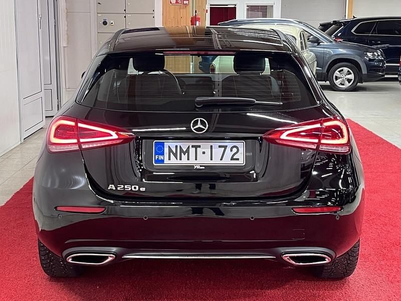 Käytetty Mercedes A250 Business 160 HP (117 kW) 2023 Viistoperä
