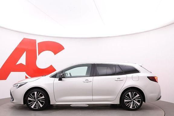 Käytetty Toyota Corolla Edition 140 HP (102 kW) 2025 Hopea Farmari