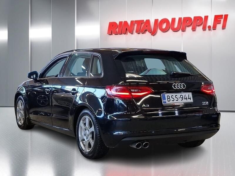 Käytetty Audi A3 Sportback 180 HP (132 kW) 2015 Musta Viistoperä