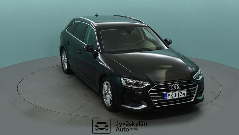 Käytetty Audi A4 Advanced 190 HP (139 kW) 2020 Musta Farmari