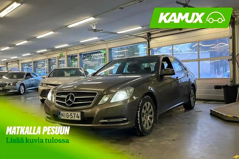 Käytetty Mercedes E200 184 HP (135 kW) 2011 Hopea / harmaa Sedan