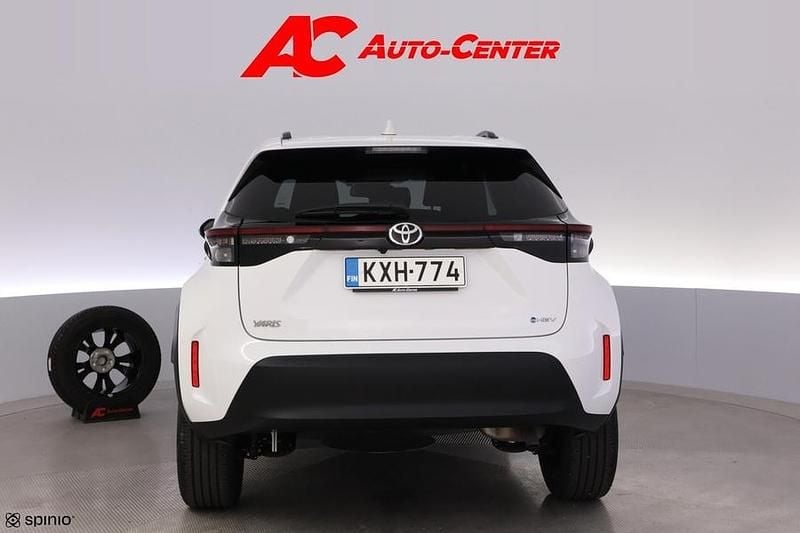 Käytetty Toyota Yaris Cross 116 HP (85 kW) 2025 040 valkoinen Katumaasturi