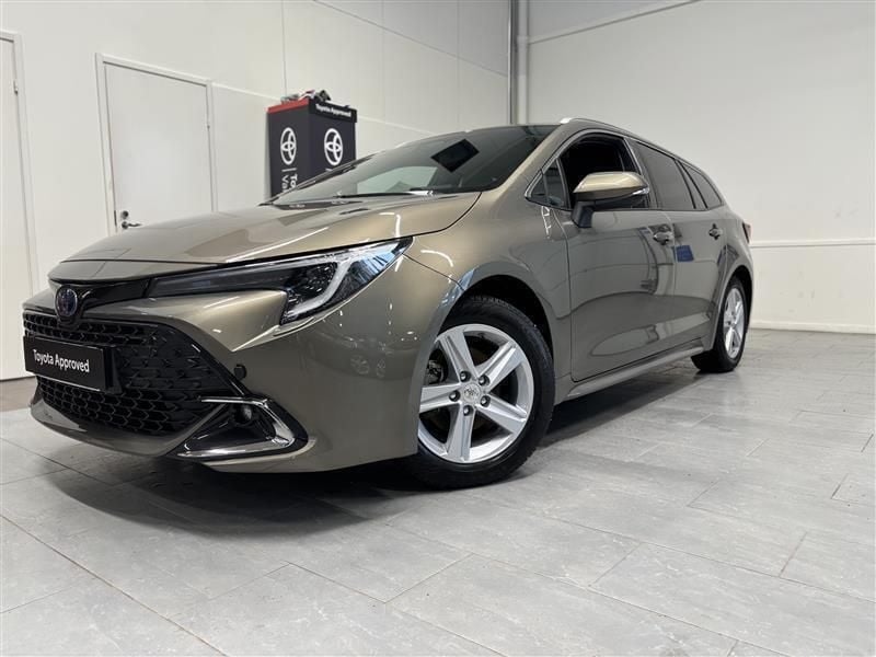 Met. ruskea (beige) Käytetty 2023 Toyota Corolla Edition Farmari | 27 770 € (Perustarjous) - Kuva 1/4