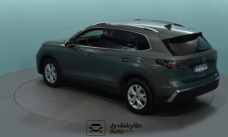 Käytetty VW Tiguan Business 204 HP (150 kW) 2024 Vihreä Katumaasturi