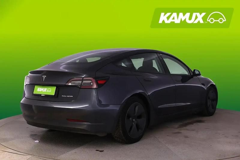 Käytetty Tesla Model 3 366 kW (498 HP) 2021 Hopea / harmaa Sedan